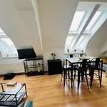 Central, Cozy & Stylish With Views Apartman *