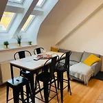 Apartman Central, Cozy & Stylish With Views Prága