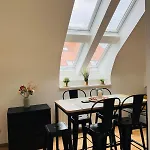 Central, Cozy & Stylish With Views *