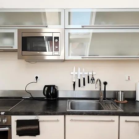 Central, Cozy & Stylish With Views Apartamento Praga
