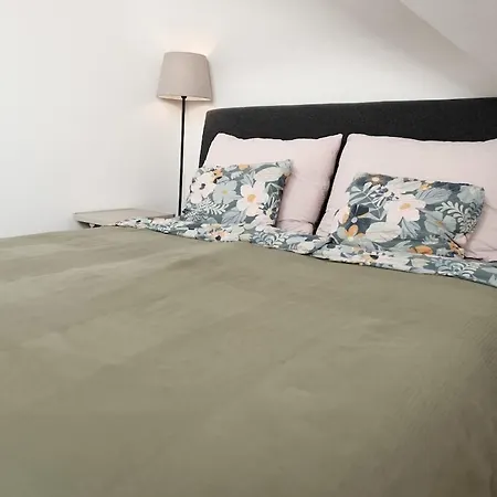Central, Cozy & Stylish With Views Apartamento Praga