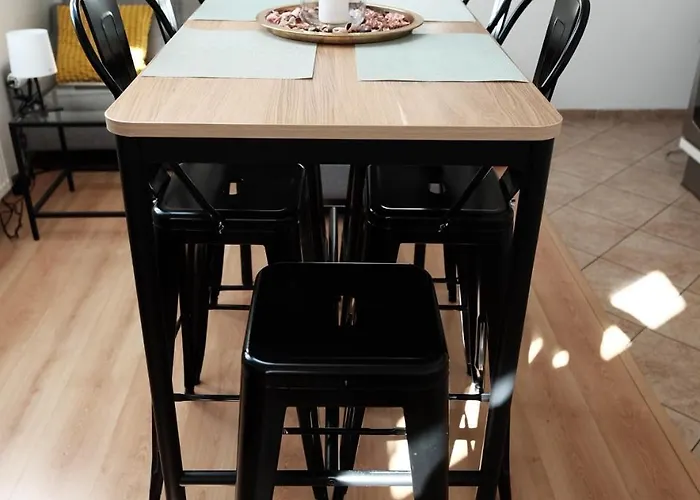 דירה Central, Cozy & Stylish With Views