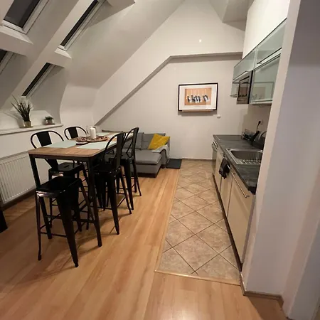 Central, Cozy & Stylish With Views *