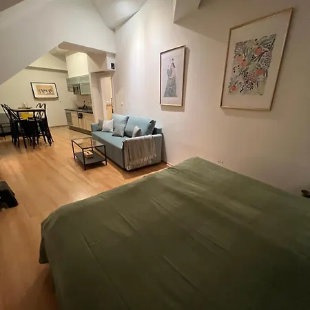 Apartment Central, Cozy & Stylish With Views *