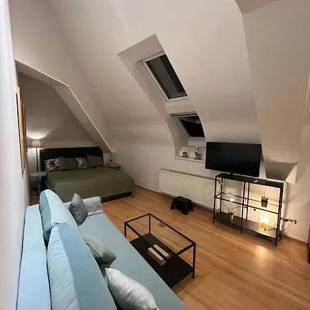 Central, Cozy & Stylish With Views *