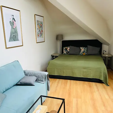 Apartment Central, Cozy & Stylish With Views *