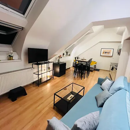 Central, Cozy & Stylish With Views Apartment