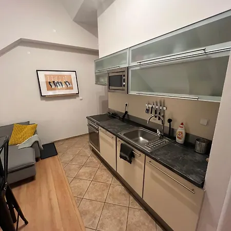 Apartment Central, Cozy & Stylish With Views