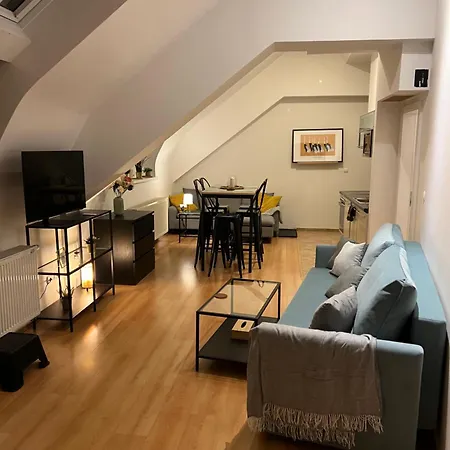 Central, Cozy & Stylish With Views Apartment