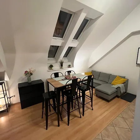 Central, Cozy & Stylish With Views Apartment *