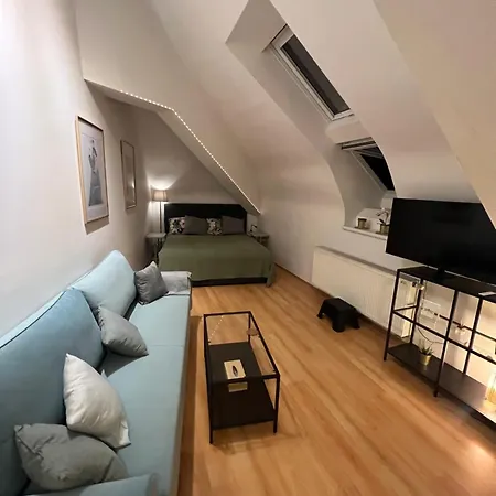 Apartment Central, Cozy & Stylish With Views Prague