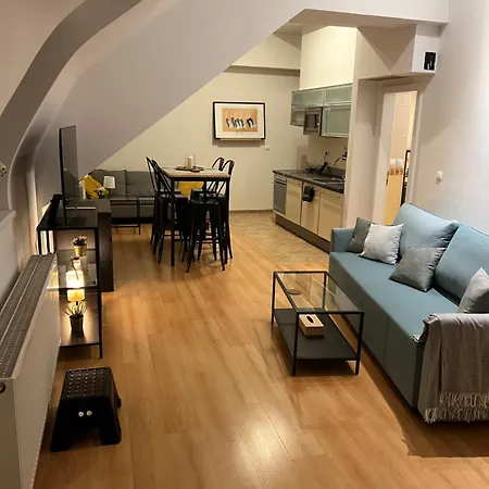Apartment Central, Cozy & Stylish With Views *
