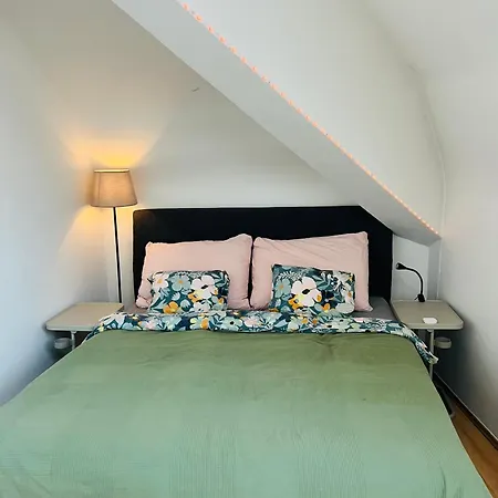 Apartment Central, Cozy & Stylish With Views *