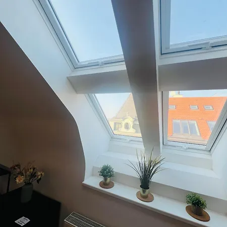 Central, Cozy & Stylish With Views * Prague