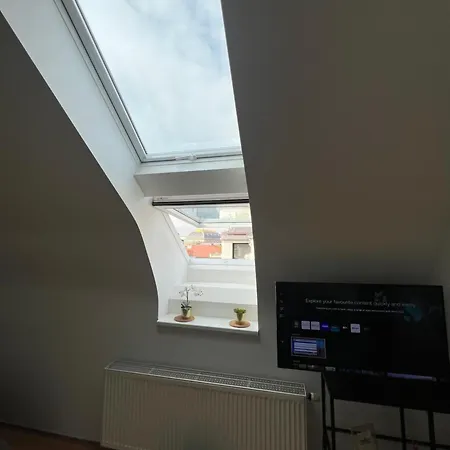 Central, Cozy & Stylish With Views *