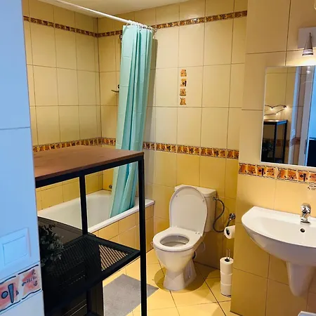 Apartment Central, Cozy & Stylish With Views *