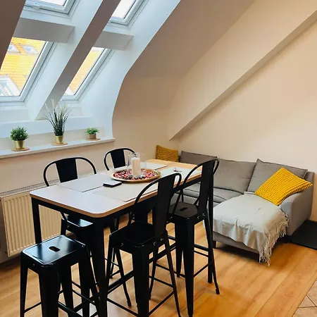 Apartment Central, Cozy & Stylish With Views Prague