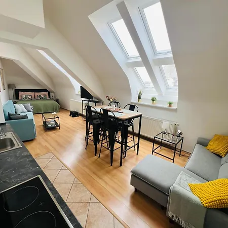 Central, Cozy & Stylish With Views Apartment *