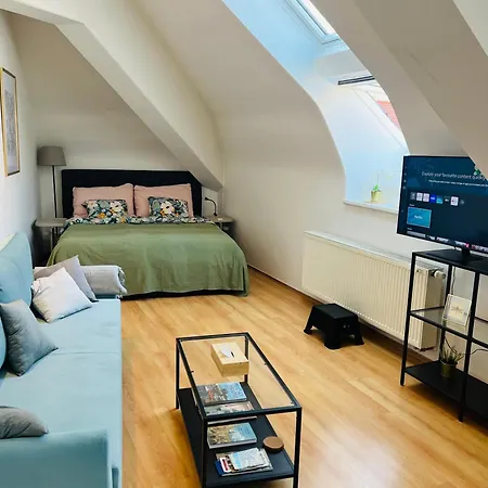 Central, Cozy & Stylish With Views Prague