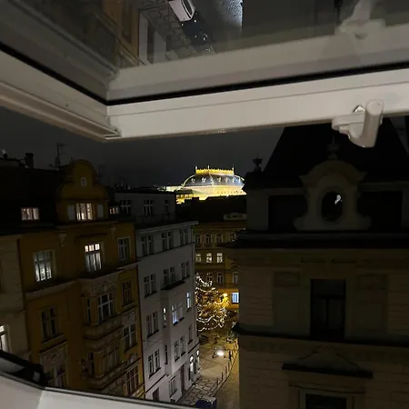 Central, Cozy & Stylish With Views Prag