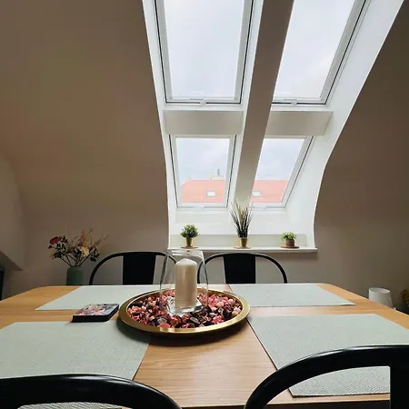 Central, Cozy & Stylish With Views Praha