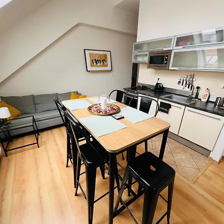 Central, Cozy & Stylish With Views * Prag