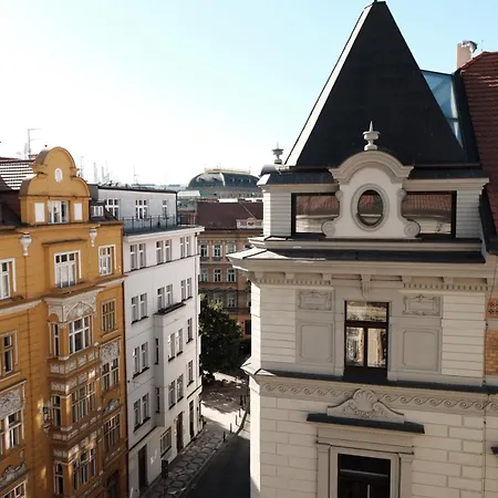 Central, Cozy & Stylish With Views