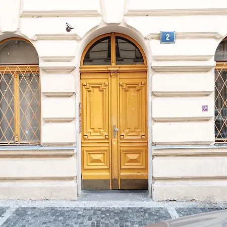 Central, Cozy & Stylish With Views * Prag