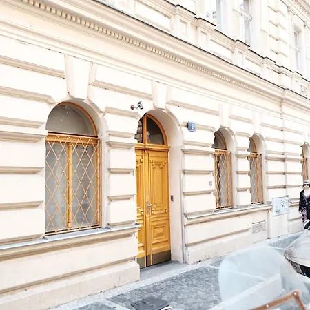 Daire Central, Cozy & Stylish With Views Prag