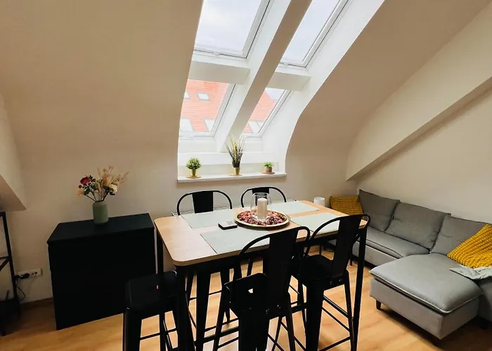 Central, Cozy & Stylish With Views Daire *