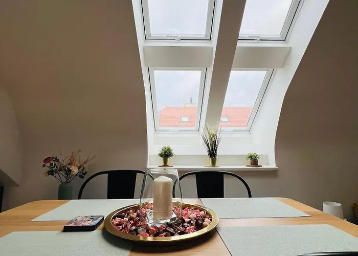 Central, Cozy & Stylish With Views Prag