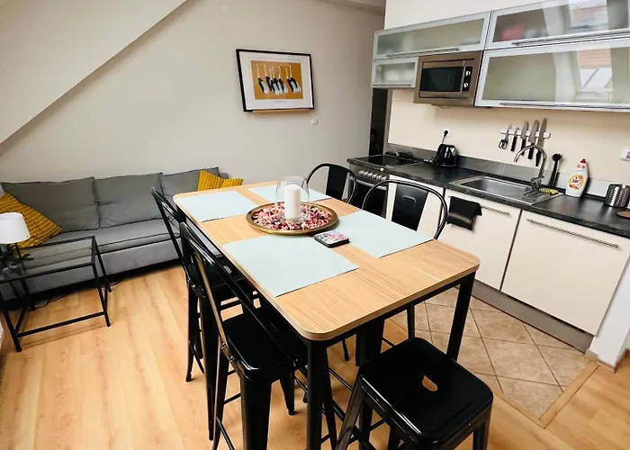 Central, Cozy & Stylish With Views * Prag