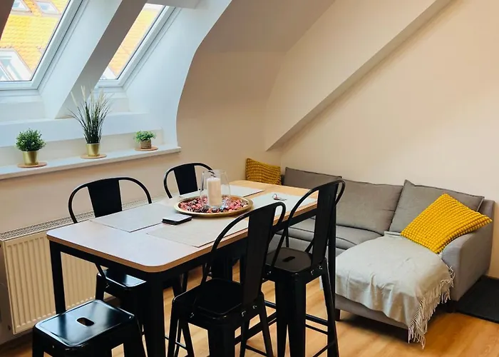 Daire Central, Cozy & Stylish With Views Prag