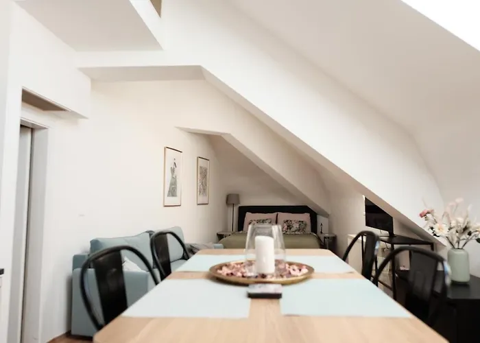 Central, Cozy & Stylish With Views *