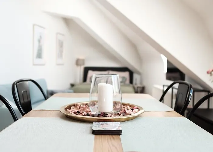 Central, Cozy & Stylish With Views Prag