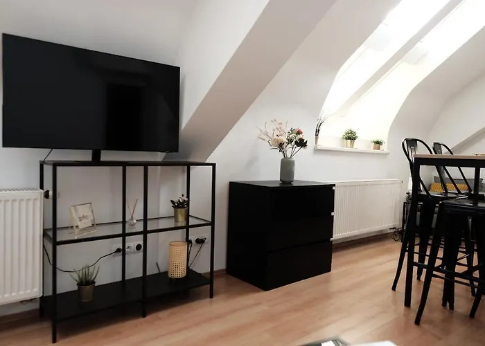 Daire Central, Cozy & Stylish With Views Prag